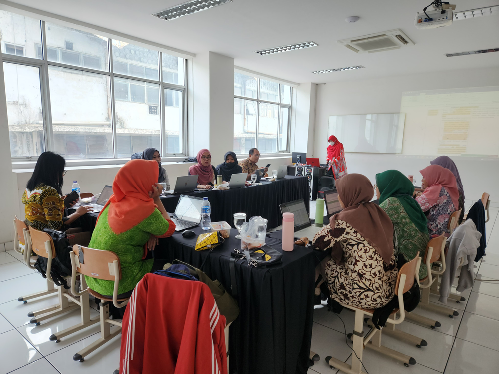 Pendampingan Penyusunan Dokumen Akreditasi Program Studi Administrasi Perkantoran dan Administrasi Bisnis
